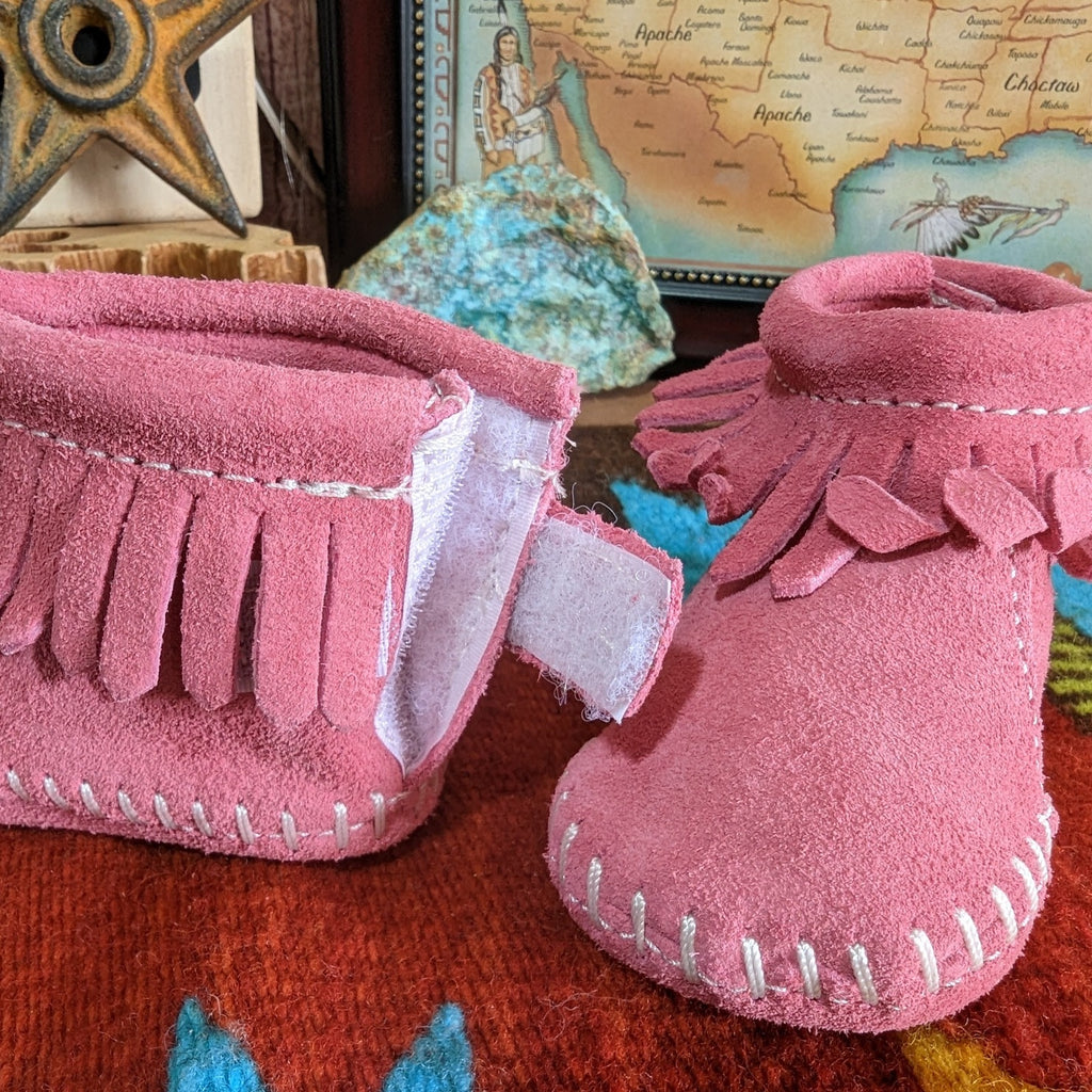 Booties with a "Back Flap" by Minnetonka 1880 pink detail view