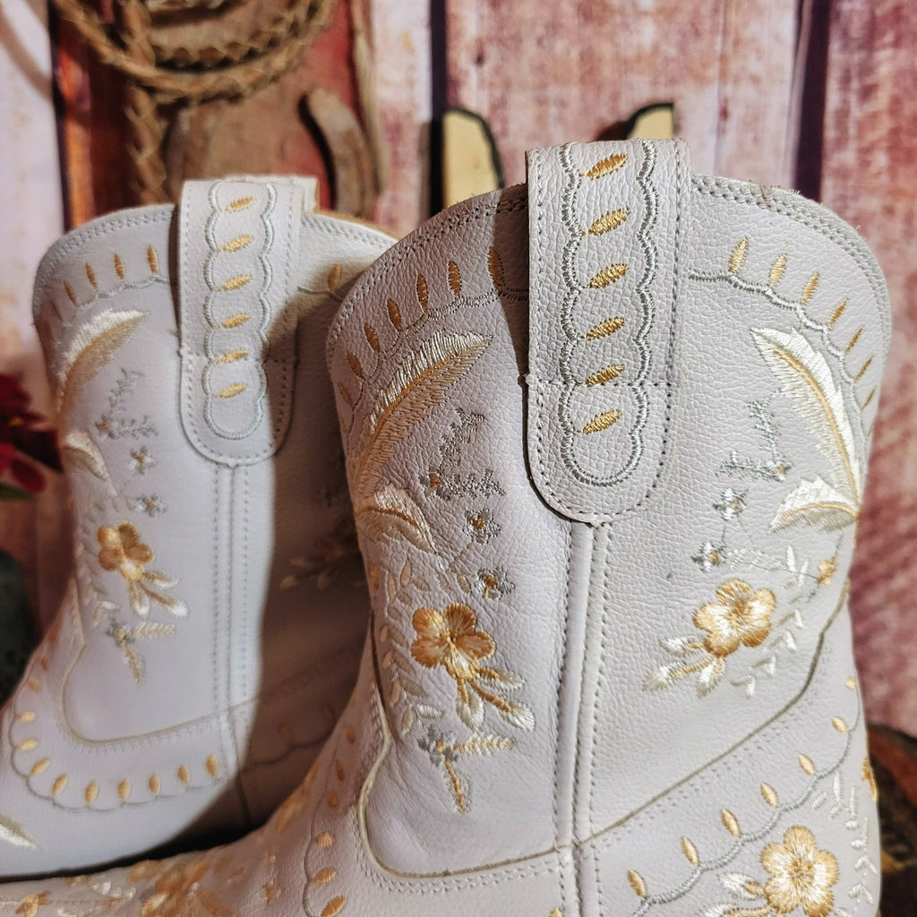 Women's Short Leather Boots the "Primrose" by Dingo DI 748 white detail view