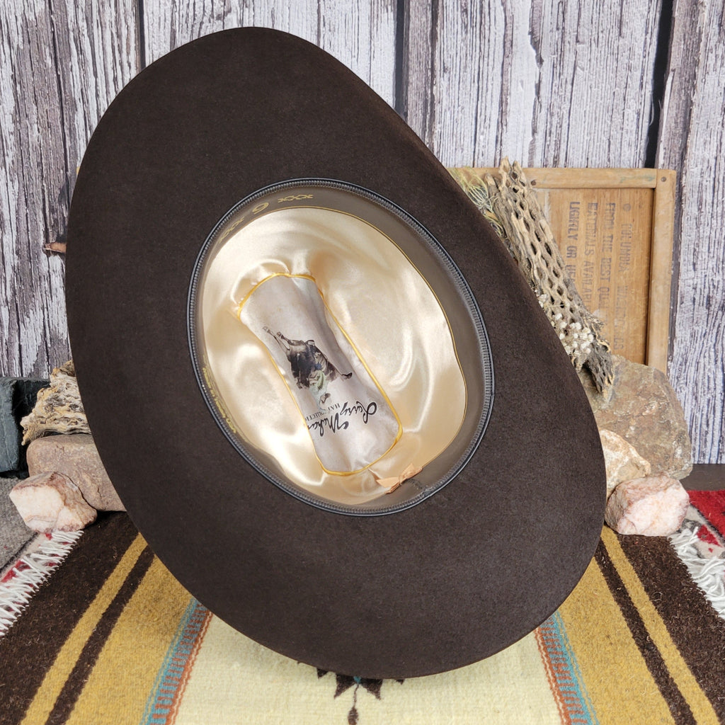 The interior is satin with the brand's logo.
