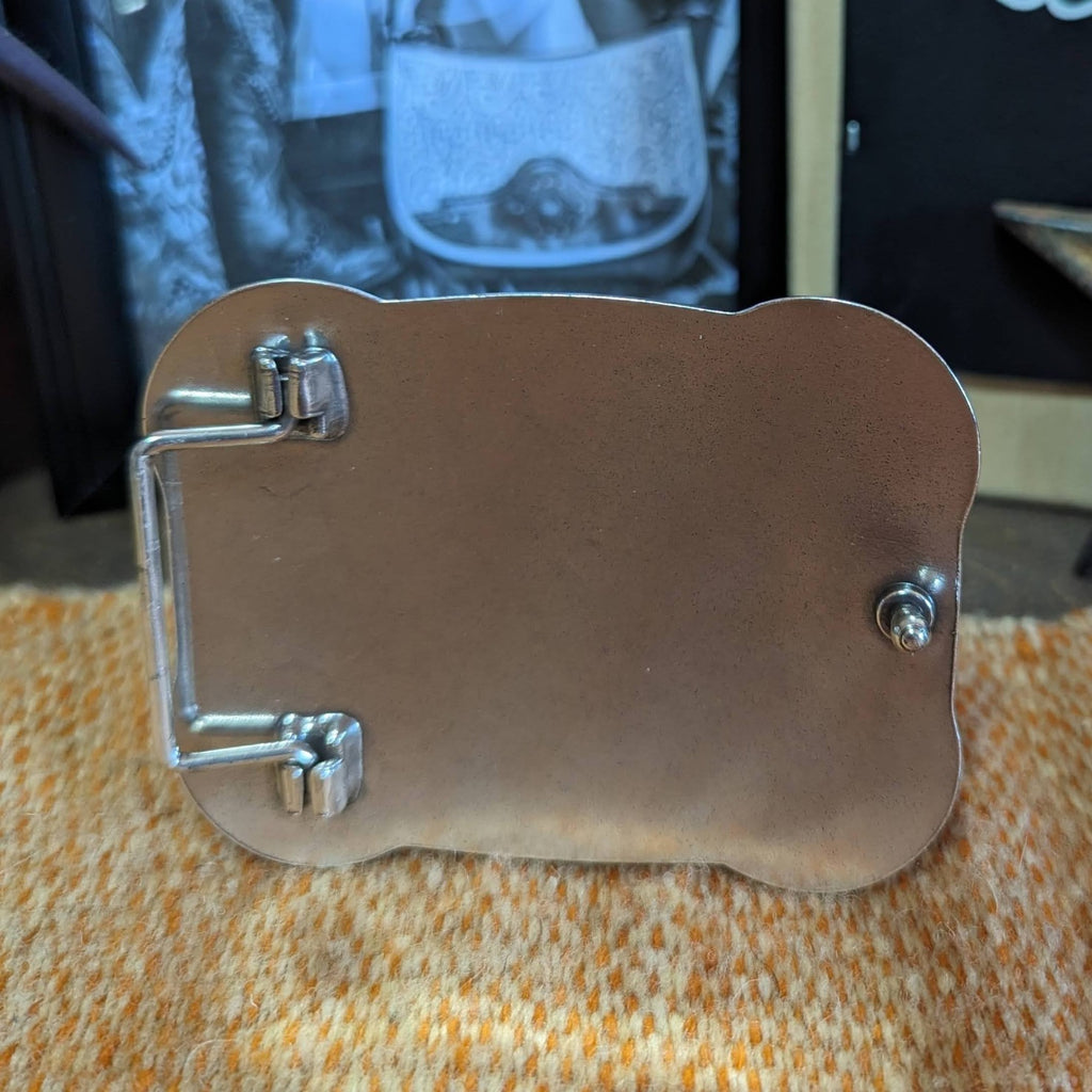 Smooth back view of the belt buckle.