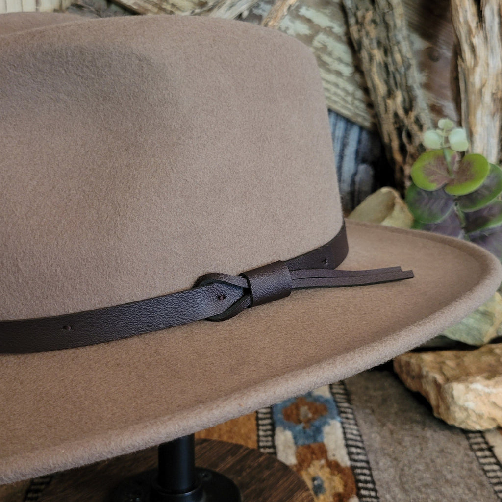 A close-up of the black hat band in a knot at the side.