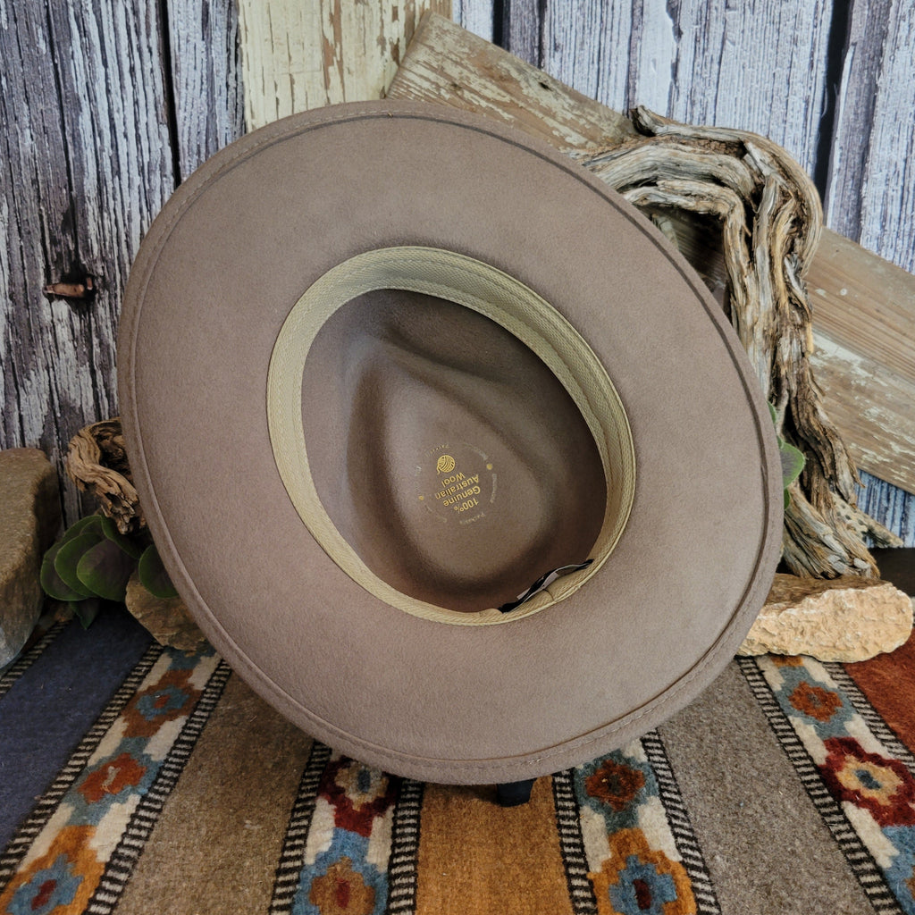 The interior showcases a light tan sweatband.