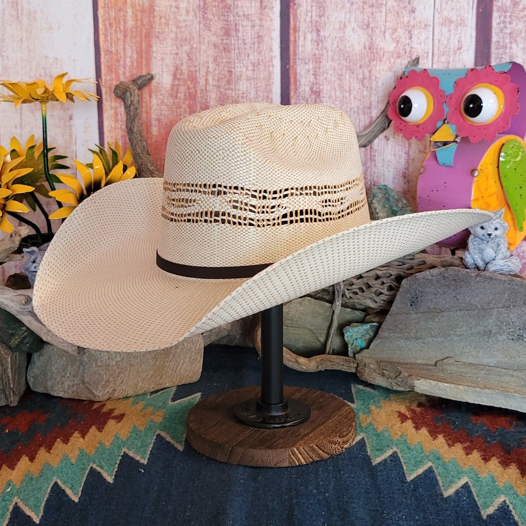 Smooth straw side with a gently curved brim.