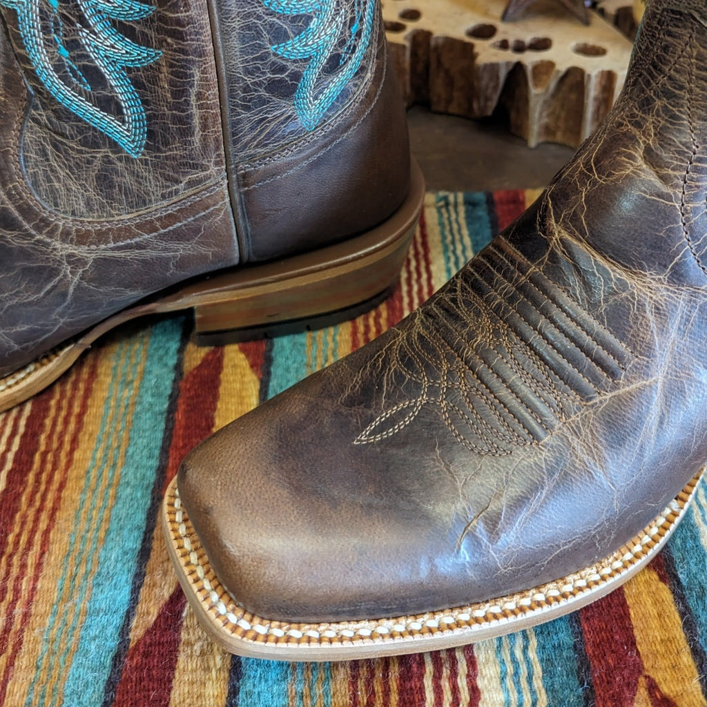 Women's Boot "Futurity Boon" by Ariat Detailed Toe View