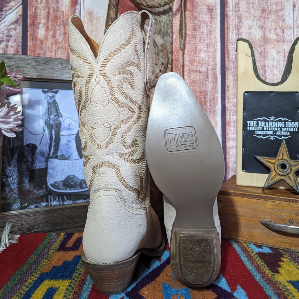 Women's Boot "Out West" by Dingo DI 920 Back Sole View