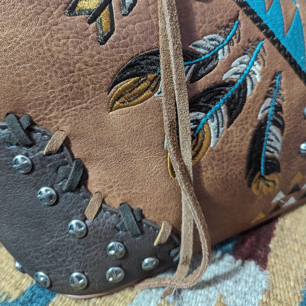 Embroidered Arrow Feather Concealed Carry Collection by Montana West MW1246G-8317B Detailed View