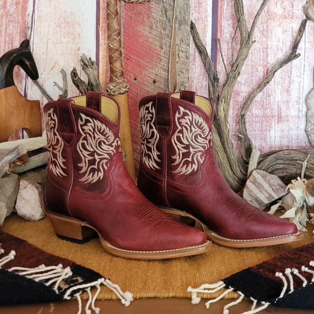 Short Leather Boot "Isabelle" by Justin  VN4220 Side View
