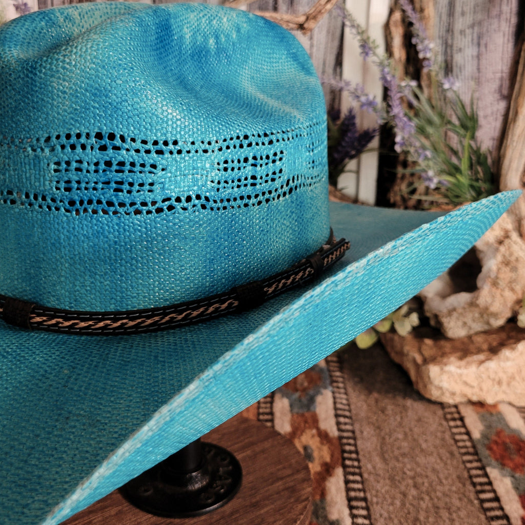 A close-up of the multi-tone band on the blue hat.