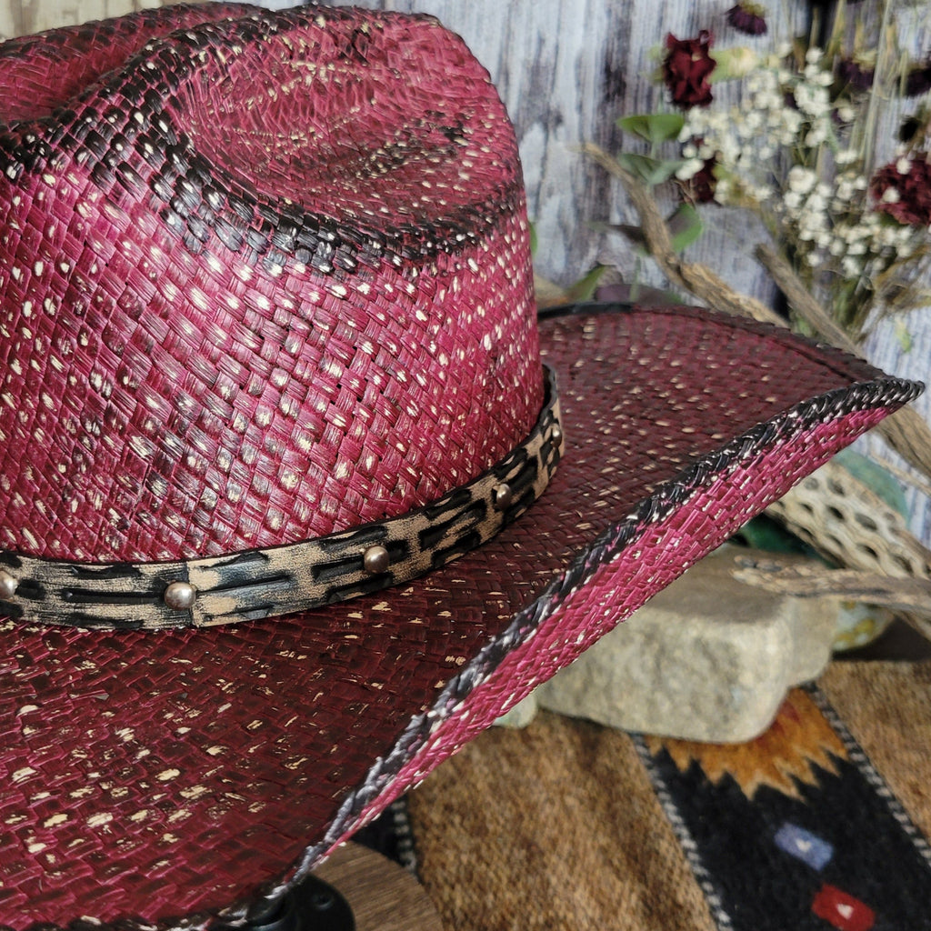 Close-up of the hat’s leopard-patterned band, with studs and fine color matrix.