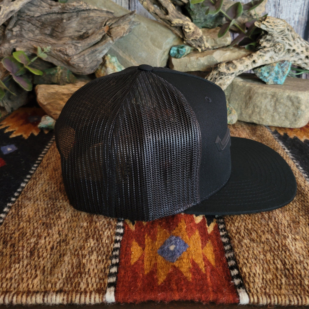 Black mesh paneling of the cap.