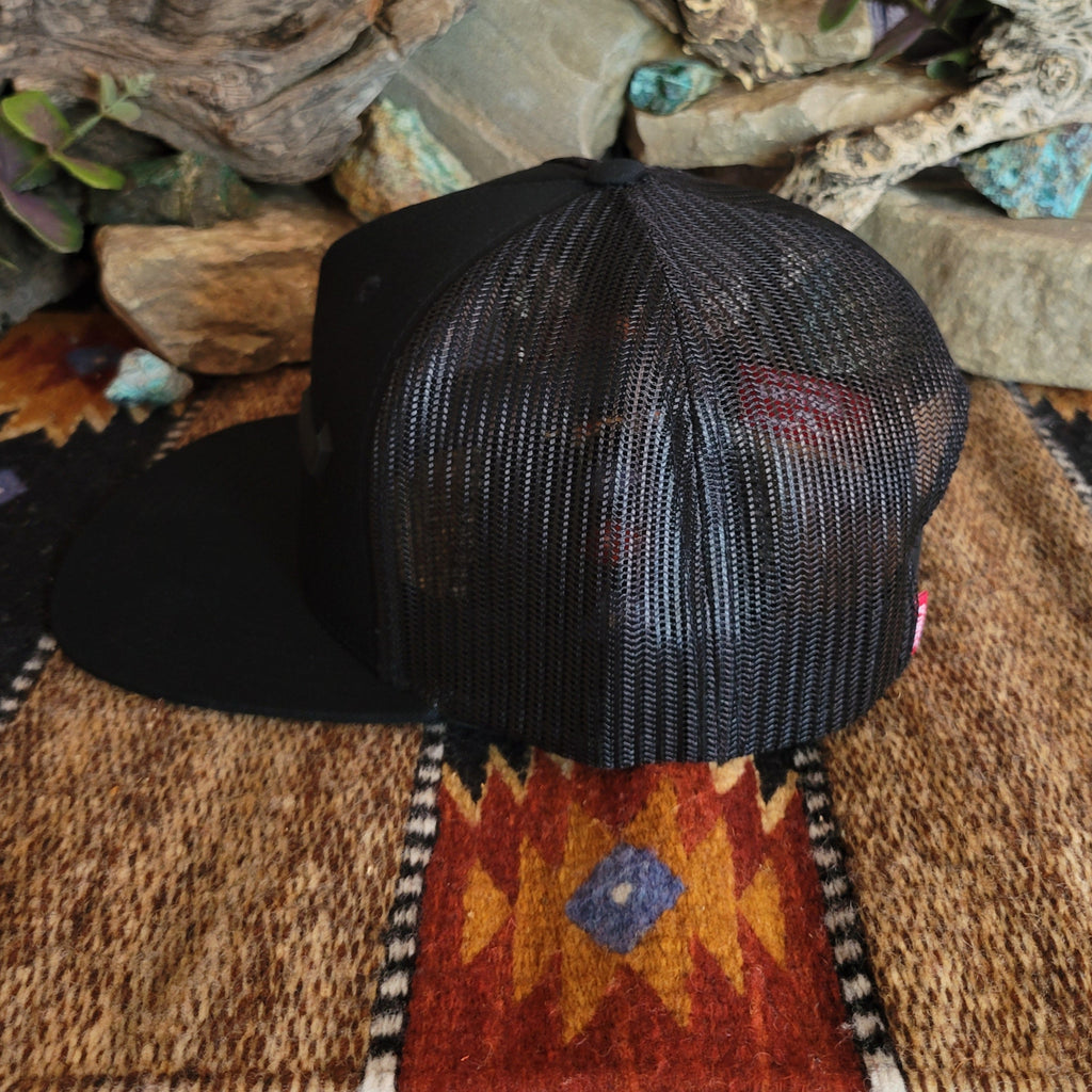 Black mesh paneling of the cap.