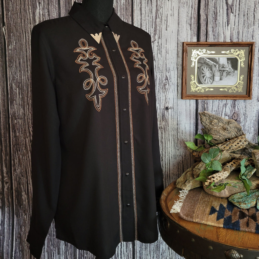 Snap button shirt with decorative embroidery on the front.