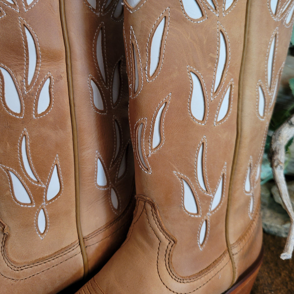Close-up of the white floral cut-outs on the shaft.