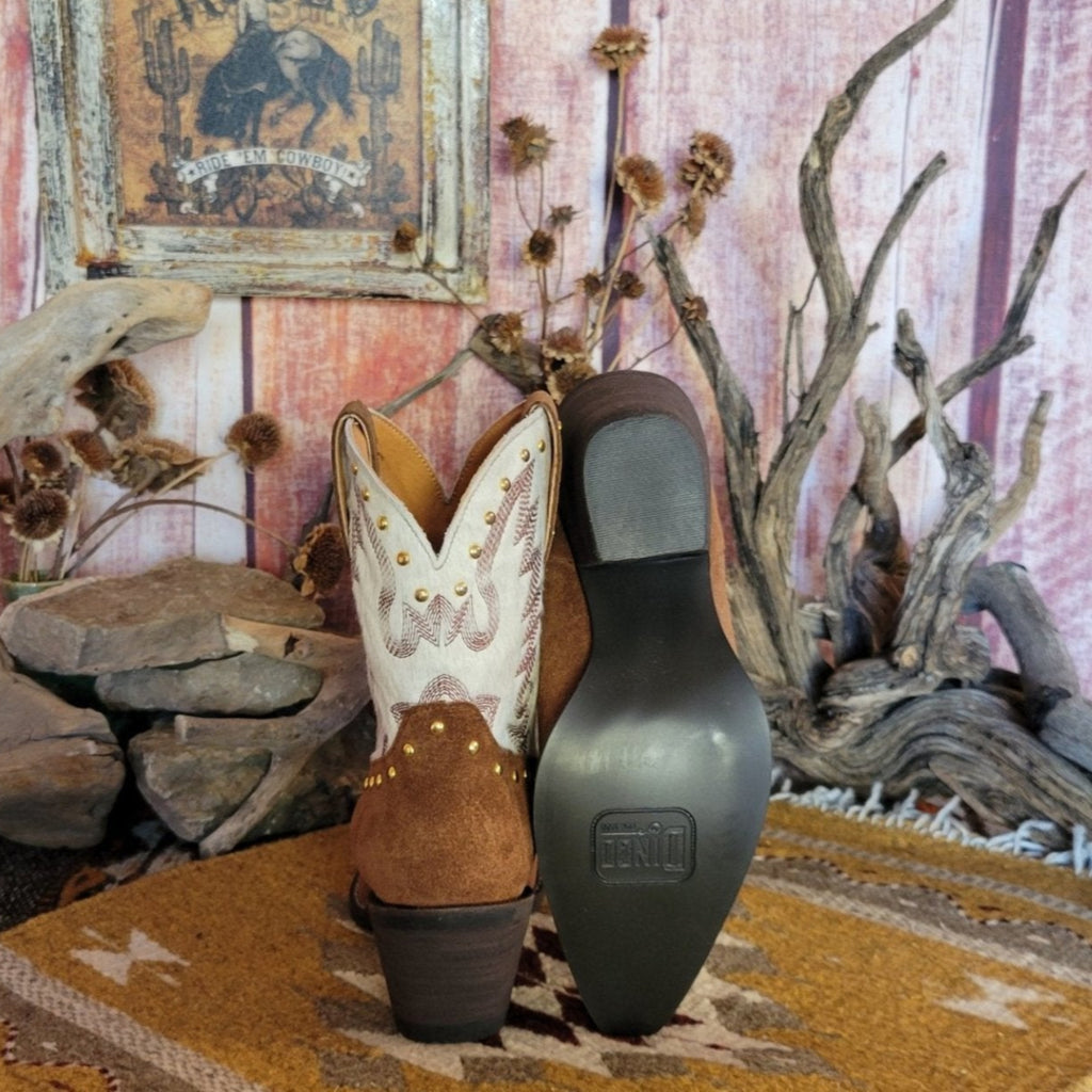 Women's Leather Boot the "Rodeo Queen" by Dan Post DI2222 Sole View