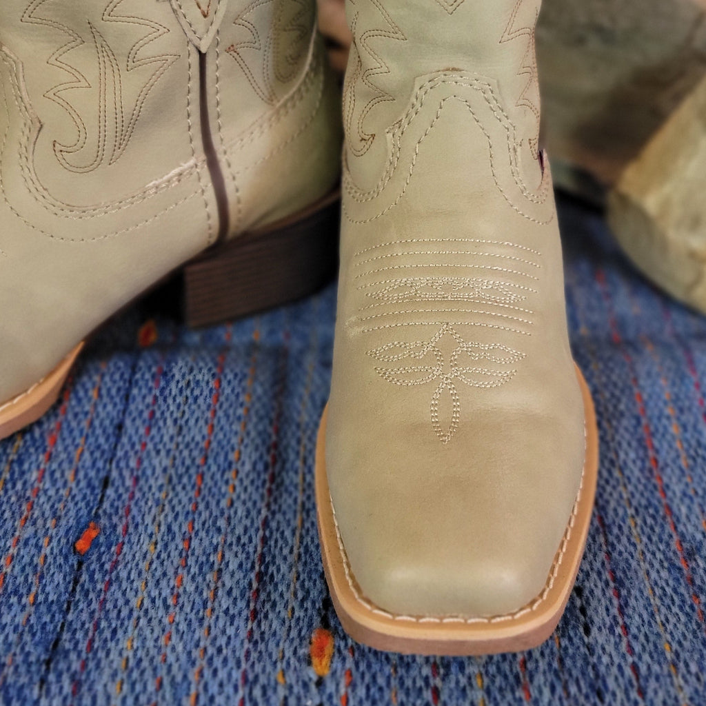 Close-up of the stitching on the toe.