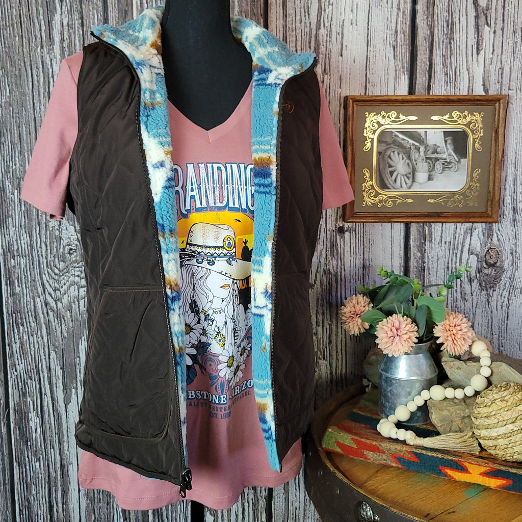 Brown quilted vest with pockets.