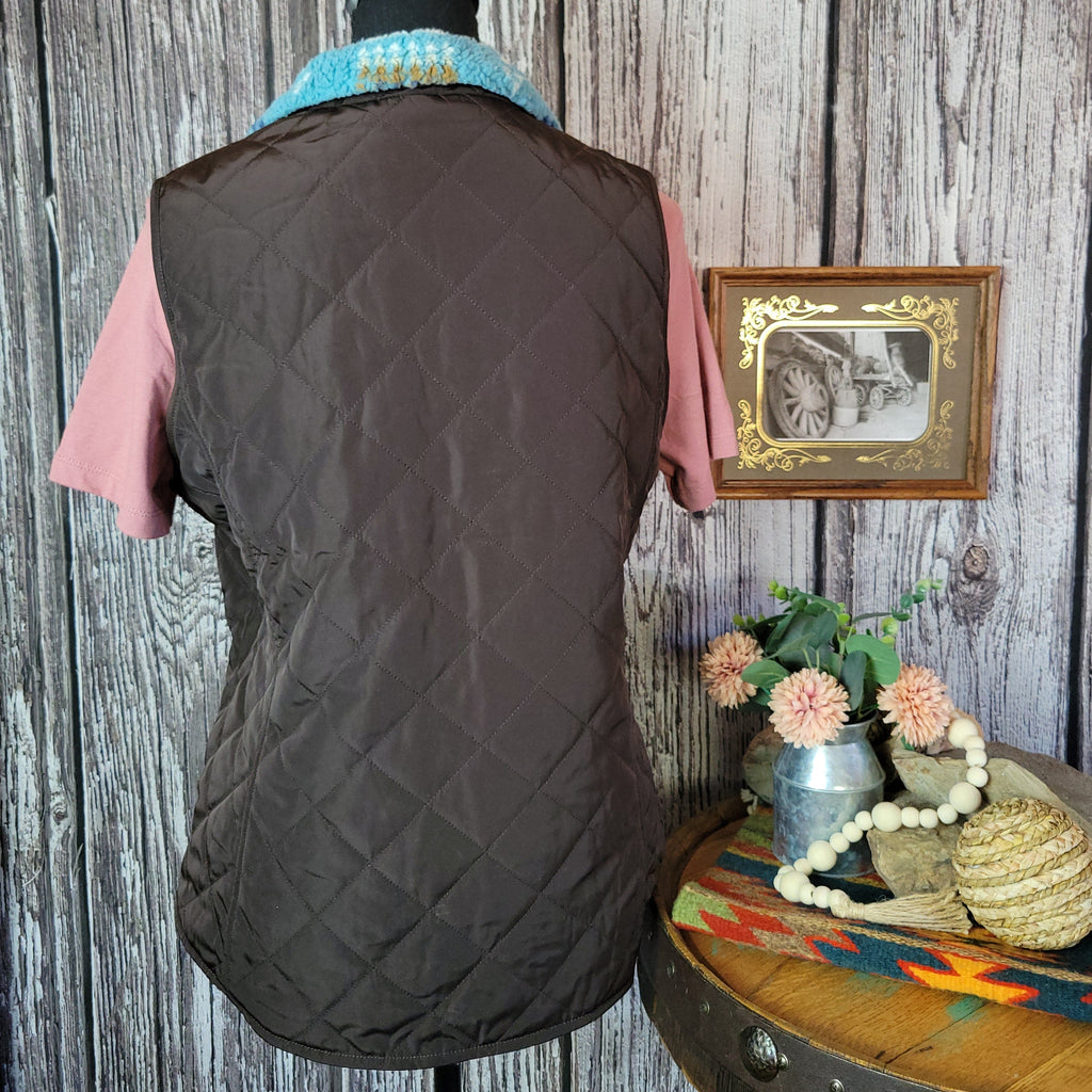 Brown quilted vest with pockets.