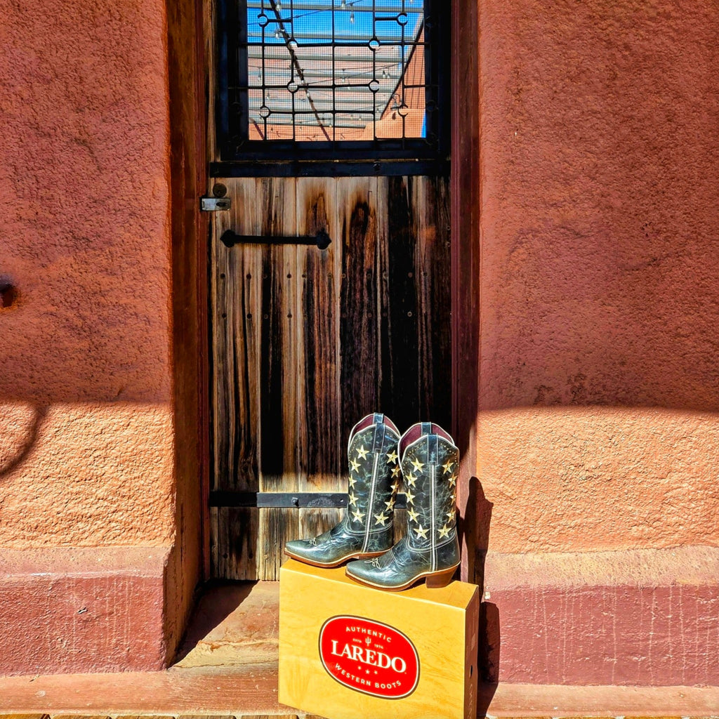 women's snip toe boot "serenade" Laredo street view