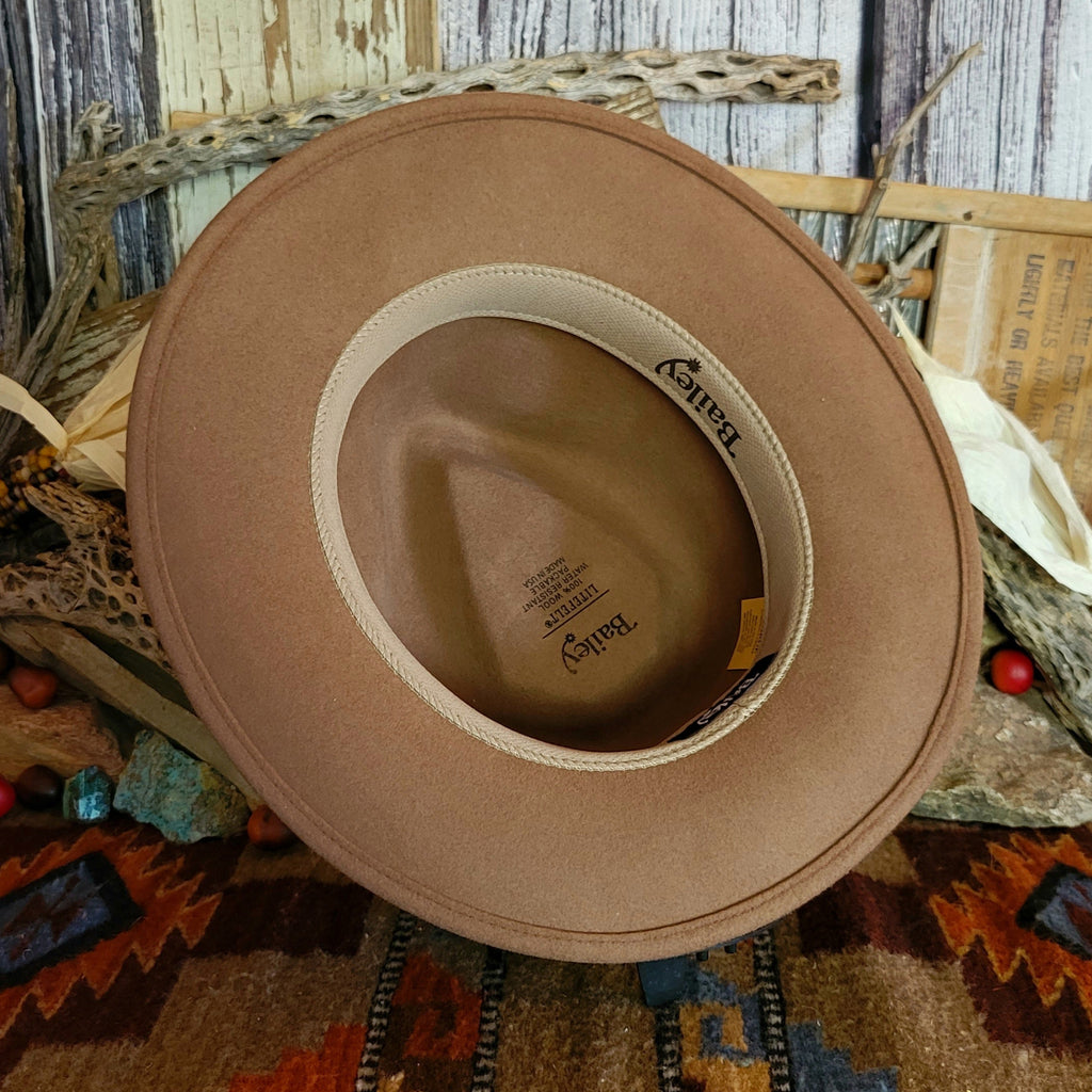 The interior of the hat features the brand's name.