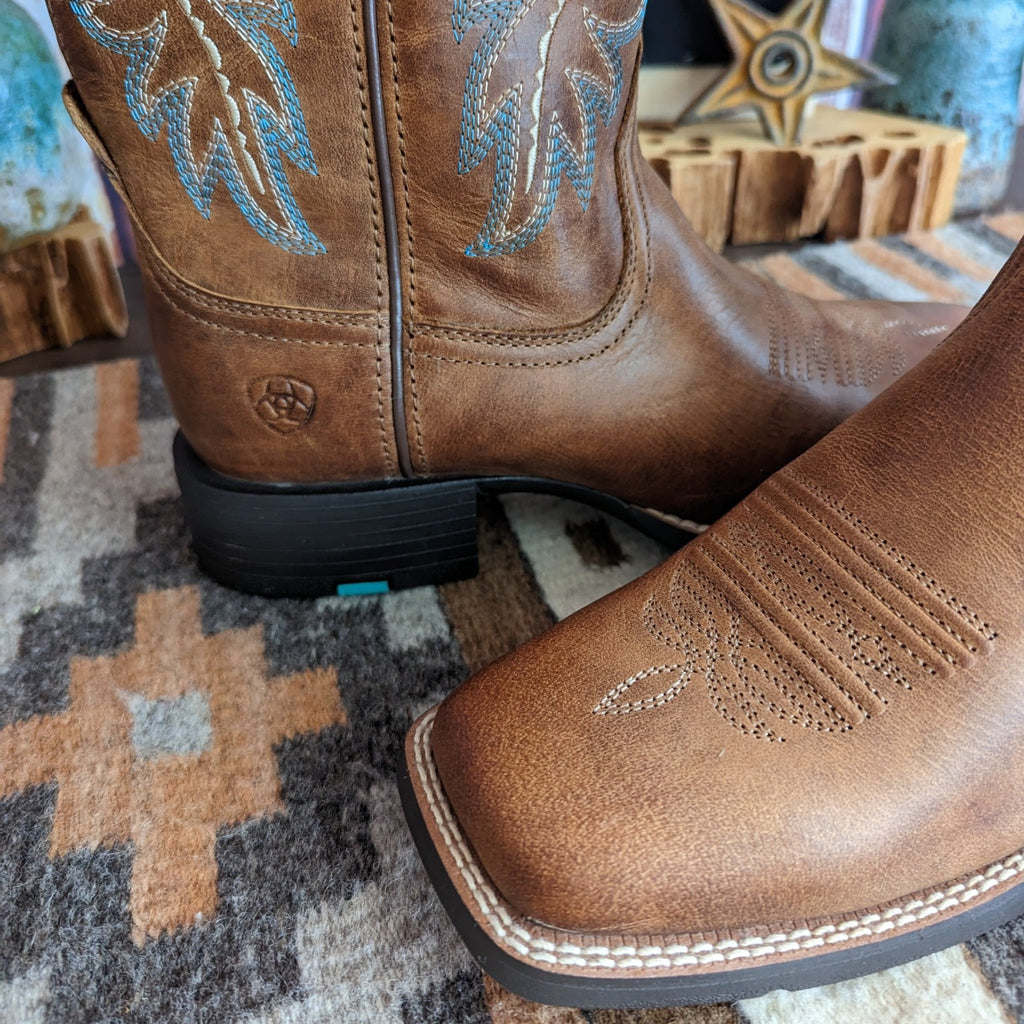 Round up back zip by ariat 10044432 toe view