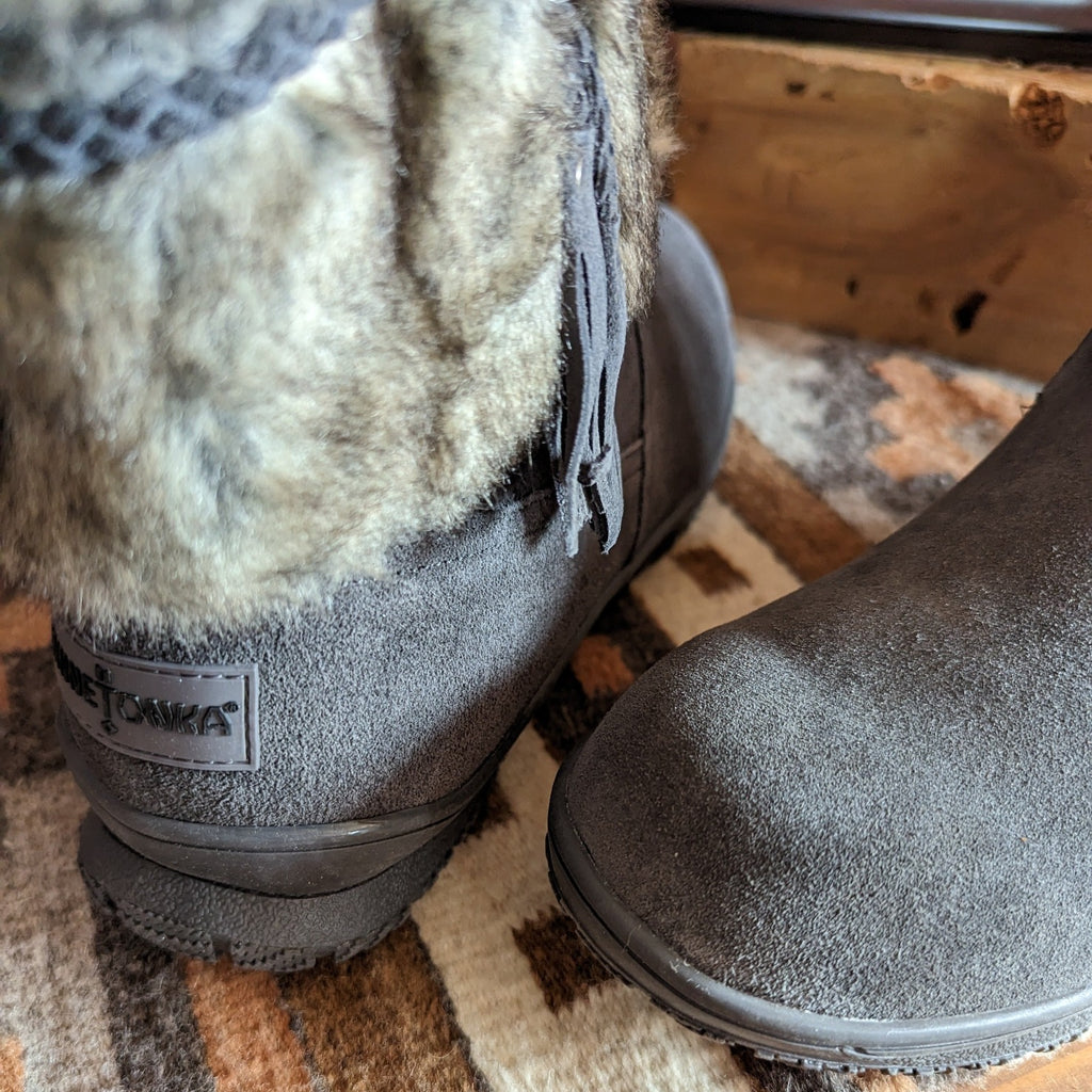 "Everett" by Minnetonka 80085 Charcoal toe view